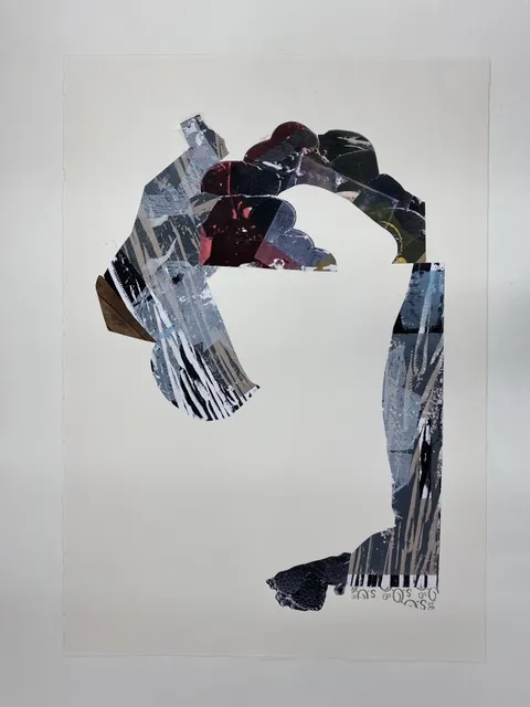Open abstracte compositie van gebogen grijze, blauwe en donkerrode vormen